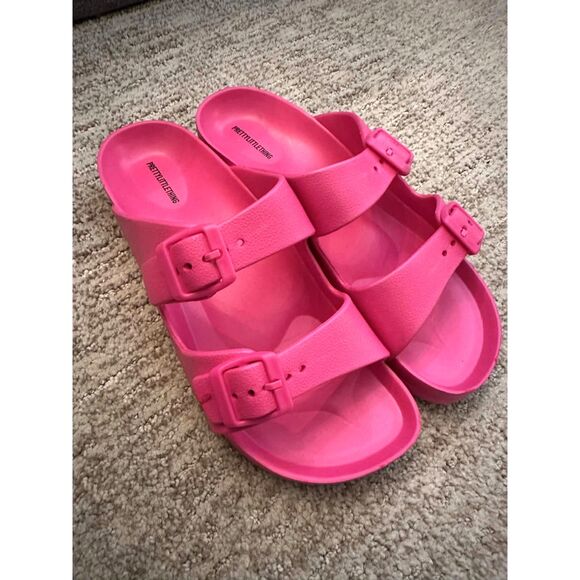 PrettyLittleThing Bright Pink Wide Fit Rubber Buckle Slides Sandals Size 8 NWT - Picture 2 of 5
